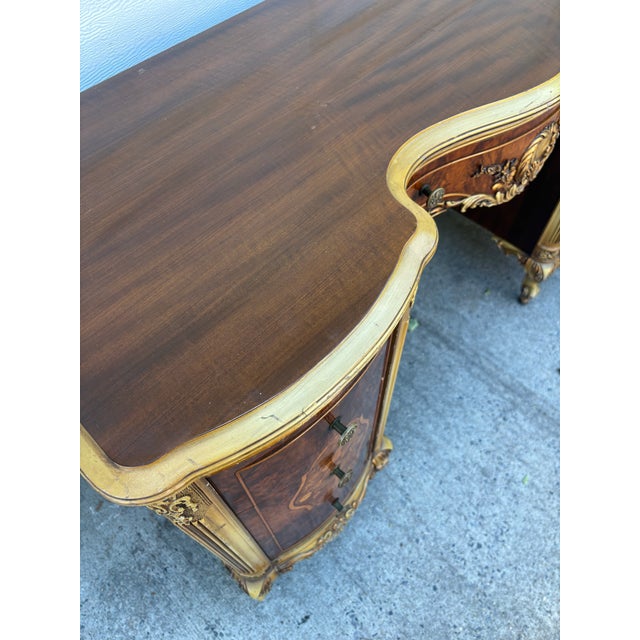 Mid 20th Century French Provincial Vanity Desk | Hollywood Regency Burl Walnut Marquetry & Gilt Bombe Dressing Table For Sale - Image 11 of 12
