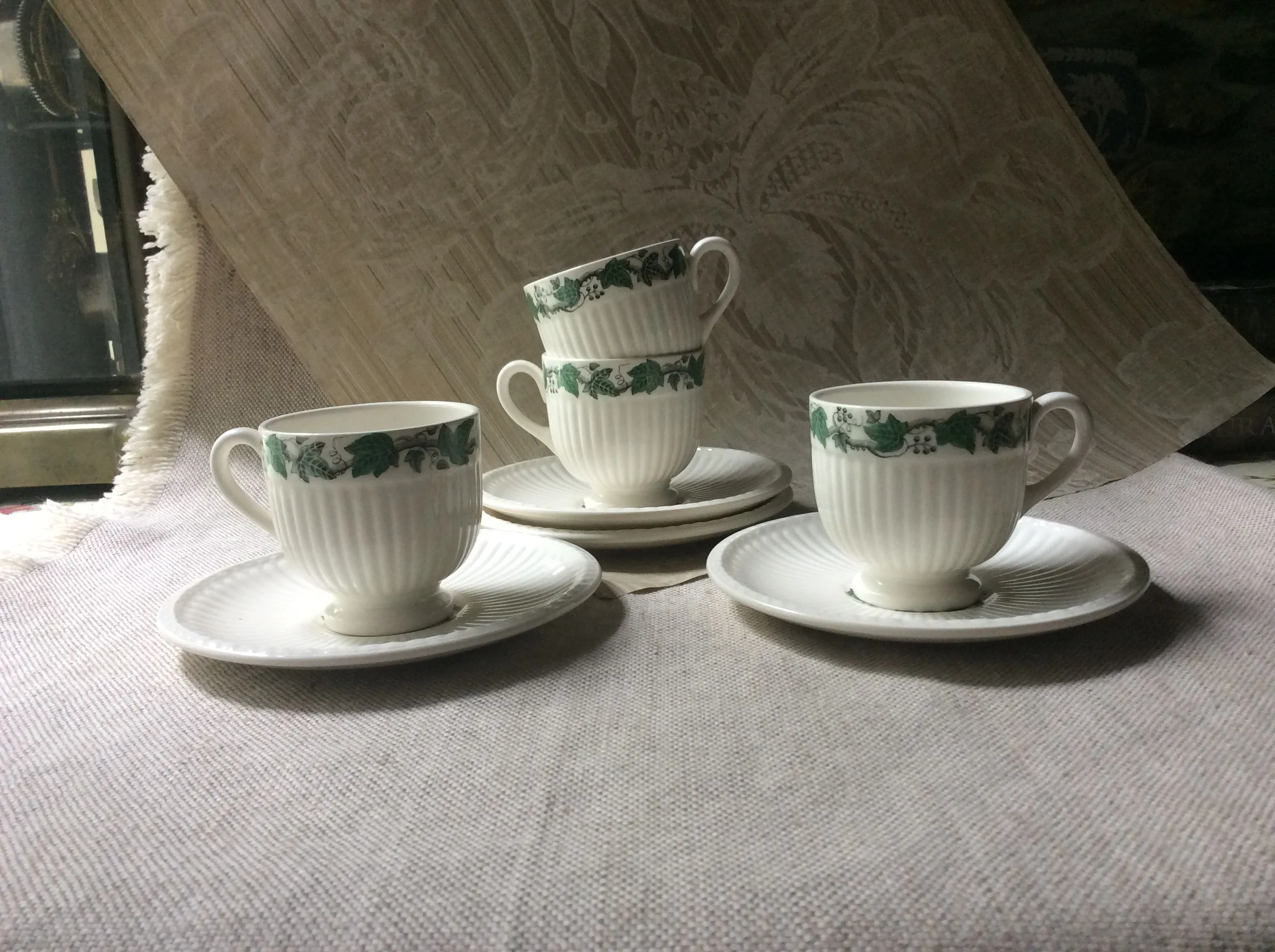 Exquisite Vintage Wedgwood Napoleon Ivy Cups & Saucers - Set of