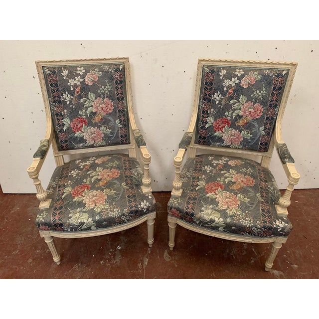 Louis XVI Style Armchairs in White Lacquered Beech, 20th Century, Set of 2 For Sale - Image 5 of 12