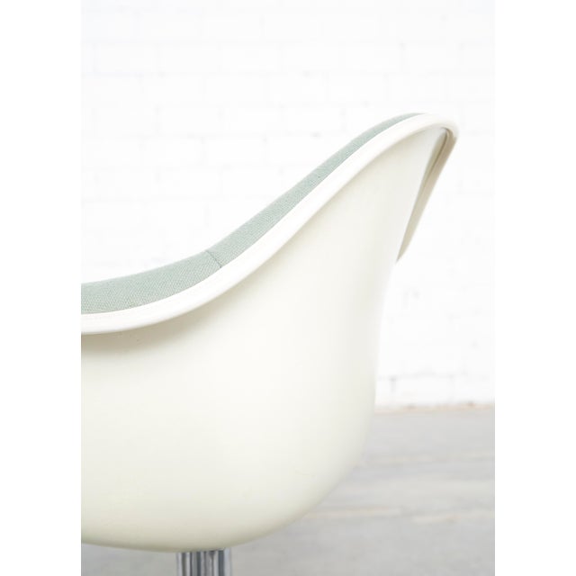 Vitra Dal Lafonda Chairs in Fiberglass by Charles & Ray Eames for Vitra, 1990s, Set of 4 For Sale - Image 4 of 18