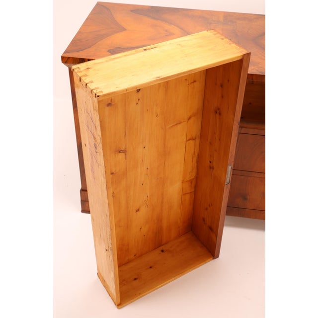 Early 19th Century Biedermeier Chest of Drawers in Walnut, 1830 For Sale - Image 5 of 16