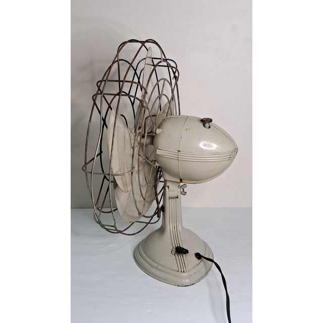 1950s Vintage Robbins & Myers 3-Speed Metal Desk Fan, Brantford Canada, Circa 1950 For Sale - Image 5 of 13