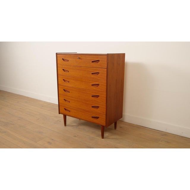 Mid-Century Modern Vintage Danish Chest of Drawers in Teak For Sale - Image 3 of 10