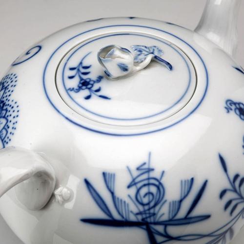 Porcelain Teapot from Meissen For Sale - Image 5 of 10