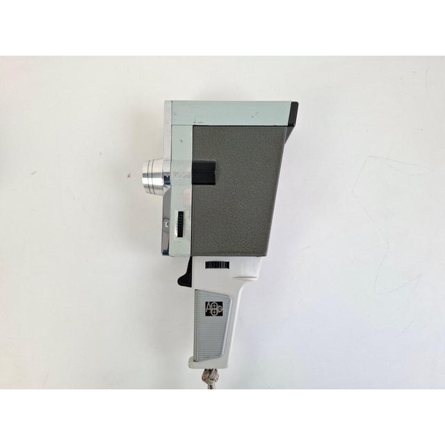 Meopta A8G Czechoslovak Handheld Film Movie Camera with Original Case, 1960 For Sale - Image 10 of 18