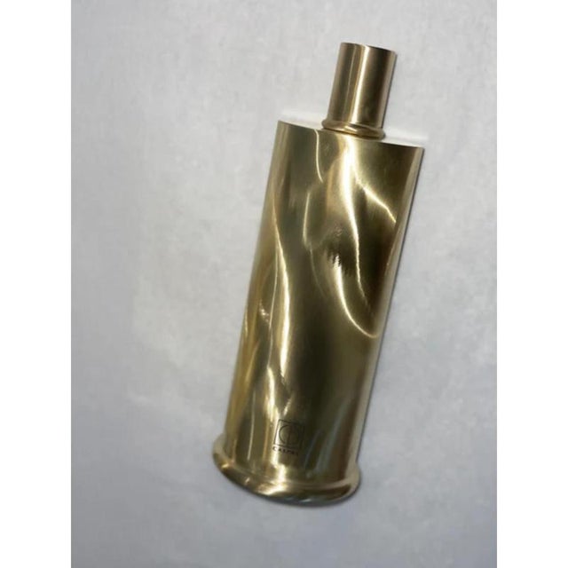 Rl 02 maxi candleholder in caspal brushed brass by caspal dimensions: ø 8 x h 24,5 cm. Materials: brushed brass.