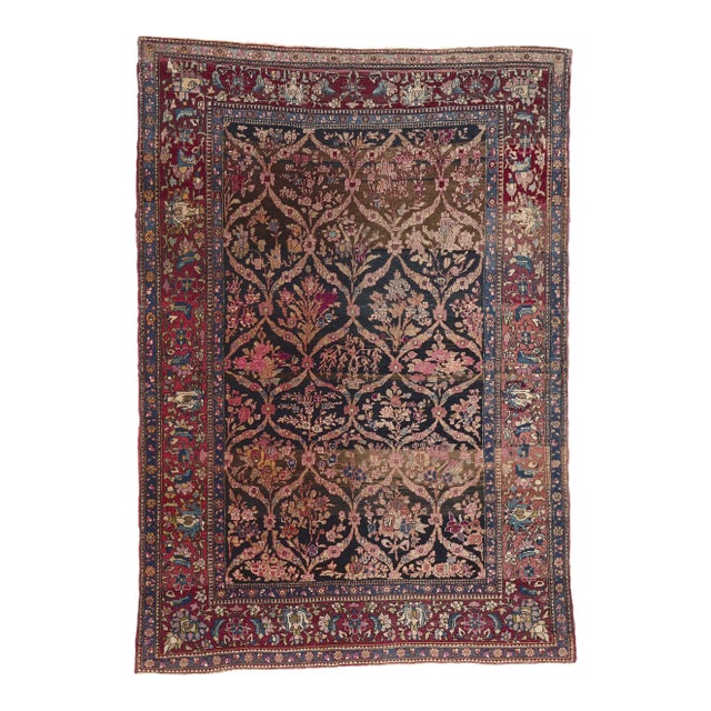Early 20th Century Antique Persian Isfahan Rug - 04'09 X 06'09 For Sale