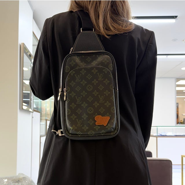Louis Vuitton Monogram Green Avenue Slingbag Crossbody Bag For Sale - Image 11 of 11