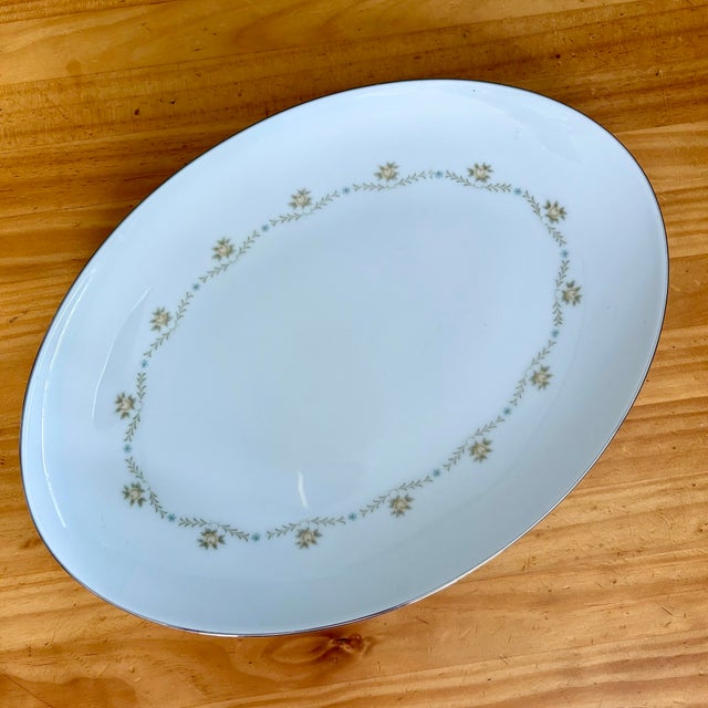 1950s Vintage Wyndham “Buttercup” Oval Platter– Yellow & Blue Floral With Silver Trim – 14" For Sale - Image 5 of 8