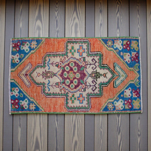 Mid-Century Modern 1970s Hand Knotted Small Oushak Rug Mini Rug Mat Entry Decor Bath Mat - 1'7" X 2'9" For Sale - Image 3 of 12