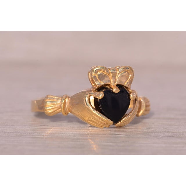 Gold The Athlone: Claddagh Ring with Onyx in Yellow Gold For Sale - Image 8 of 11