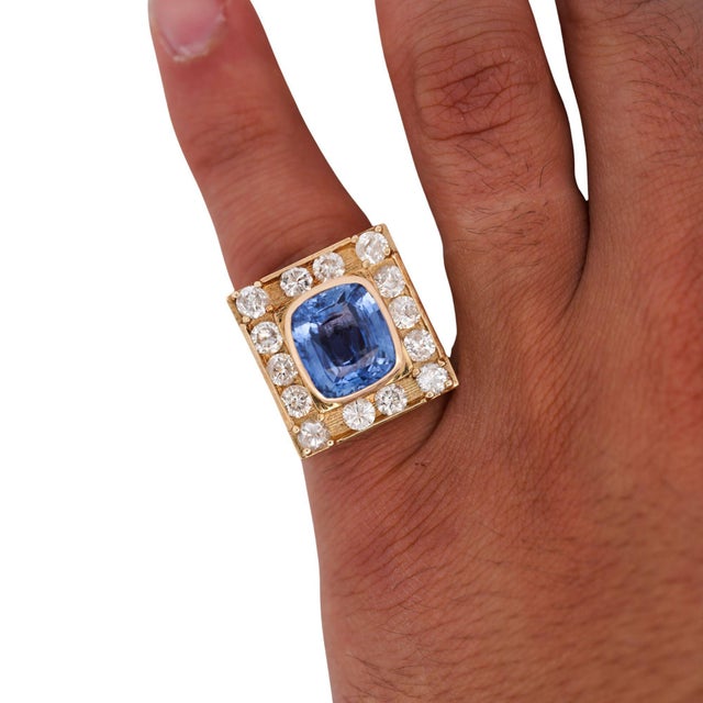 1990s Gia Cert. 8.56 Carat Cushion Light Blue Sapphire 14k Gold Vintage Mens Ring, Size 8.5 For Sale - Image 5 of 8