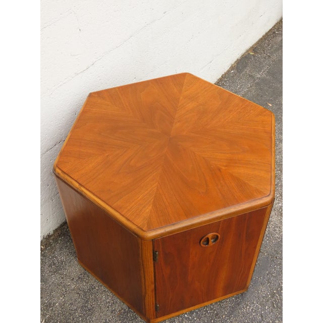 Lane Hexagon Mid Century Modern Nightstand Side End Lamp Table Bar Commode 6315 For Sale - Image 10 of 18