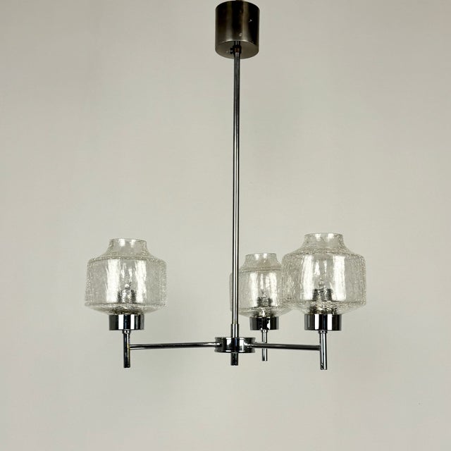 1960s Mid-Century Modern Three-Arm Pendant Light in Crackled Glass and Chrome, 1960s For Sale - Image 5 of 7