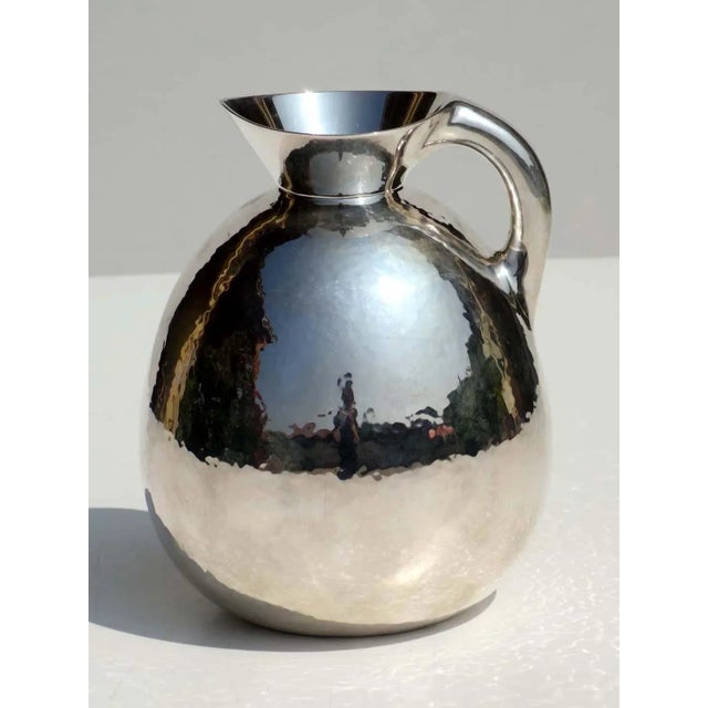 This Art Deco silver pitcher weighs 530 g.