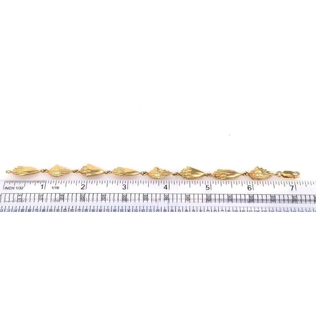 Mid 20th Century Eight Conch Seashell 14k Yellow Gold Charm Bracelet For Sale In Miami - Image 6 of 6