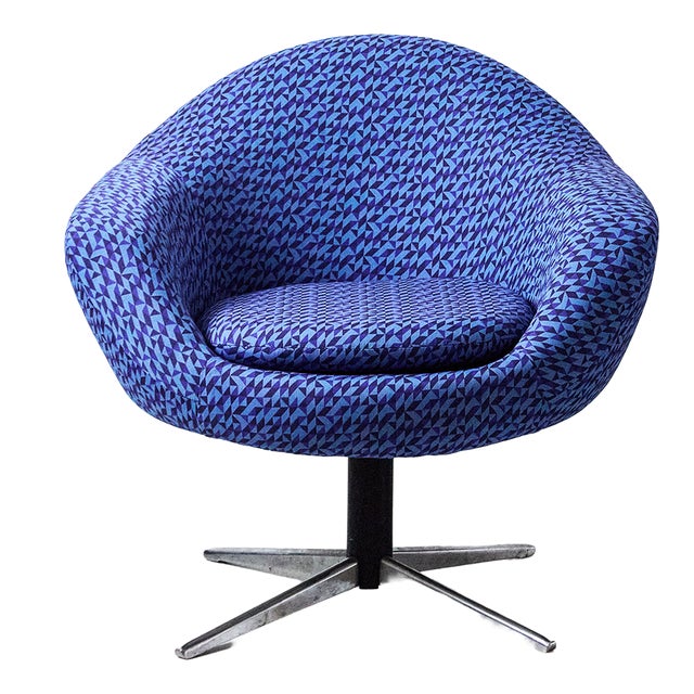 Blue Swivel Chair on Chrome Legs, 1970s For Sale