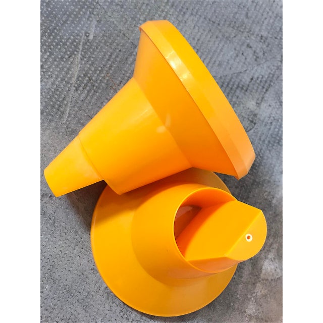 Plastic Space Age Stools from Giganplast, Italy, 1970s, Set of 2 For Sale - Image 7 of 10