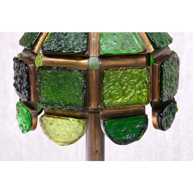 Brutalist Italian Green Dalle De Verre Glass Table Lamp in Brass and Oak, 1970s For Sale - Image 11 of 12