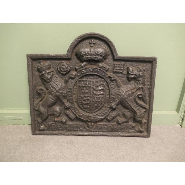 Large Iron Fire Back with Royal Crest and Motto, Late 19th Century For Sale - Image 4 of 9