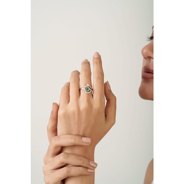 Emerald & Diamond Heart Halo Toi Et Moi Bypass Ring in 14k White Gold Size 5 For Sale - Image 13 of 17