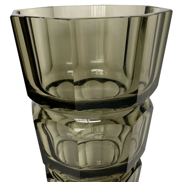 DETAILS Large vintage faceted vase by Moser. STYLE Art Deco MAKER Attributed to Moser (Karlovy Vary, Czech Republic,...