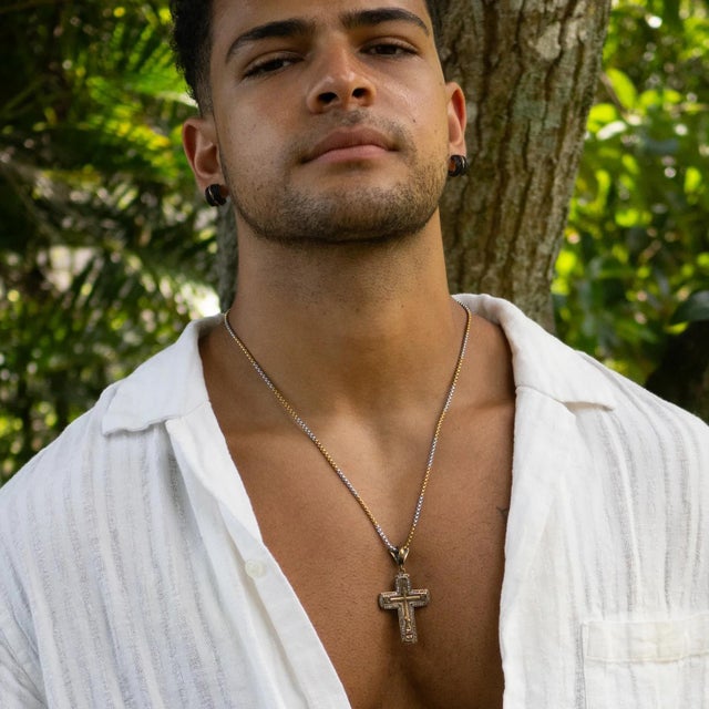 Pave Diamond Gold Cross Chain Sterling Silver Necklace For Sale In Miami - Image 6 of 7