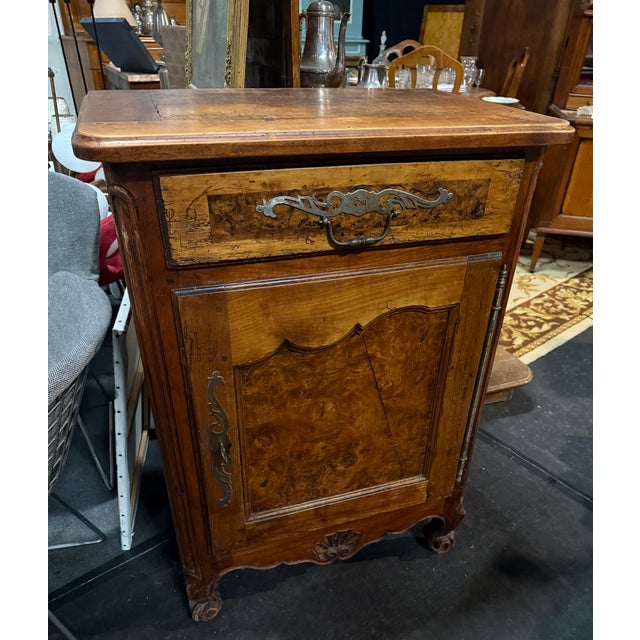 Louis XV Buffet in Elm and Walnut For Sale - Image 4 of 4