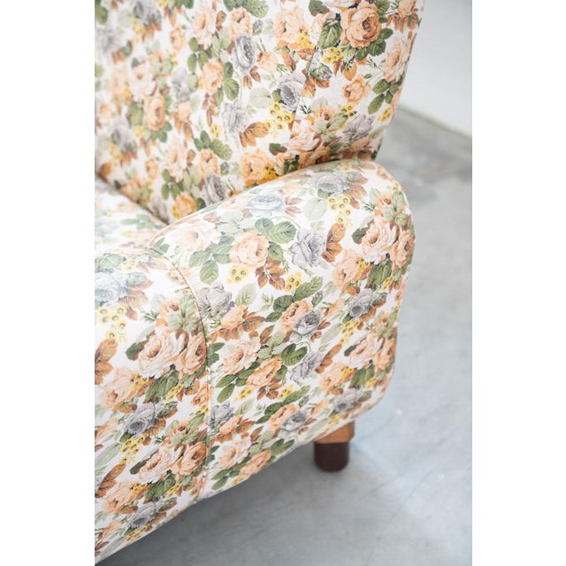 2-Seater Sofa in Floral Fabric, Wooden Structure, Plastic and Wooden Feet, 1970s For Sale - Image 16 of 18