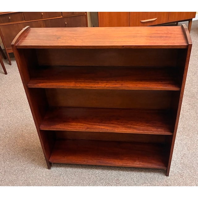 European Mid Century Modern Free Standing Walnut Bookcase / Shelving c.1960 For Sale In San Francisco - Image 6 of 13