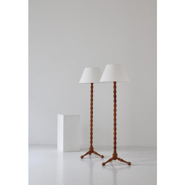 1950s Scandinavian Cabinetmaker Floor Lamps in Turned Oakwood, 1950s, Set of 2 For Sale - Image 5 of 18