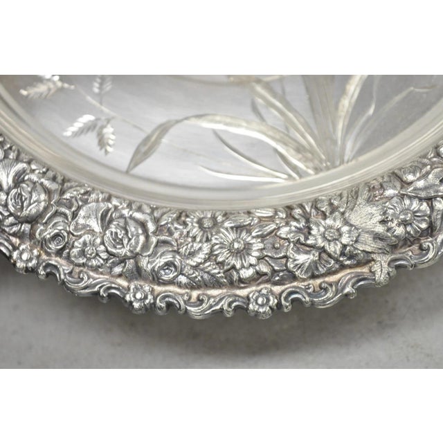 Early 20th Century Meriden Art Nouveau Silver Plated Floral Repousse Bread Pastry Brides Basket For Sale - Image 4 of 17