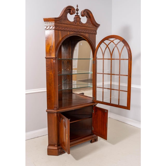 Traditional Hitchcock Mahogany Georgian Style Lighted Corner Cabinet For Sale - Image 3 of 18