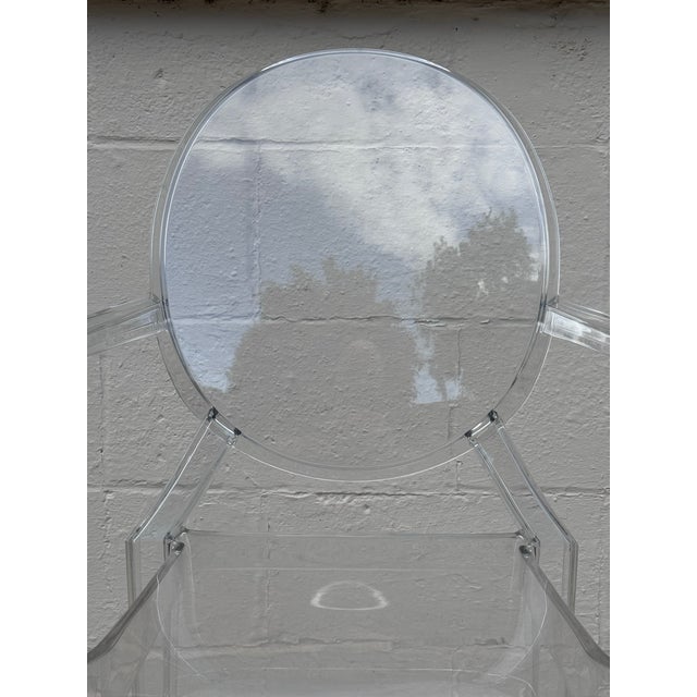 Early 21st Century Authentic Kartell Louis Ghost Armchair by Philippe Starck — Crystal Clear Polycarbonate, Made in Italy, 2002 For Sale - Image 5 of 11