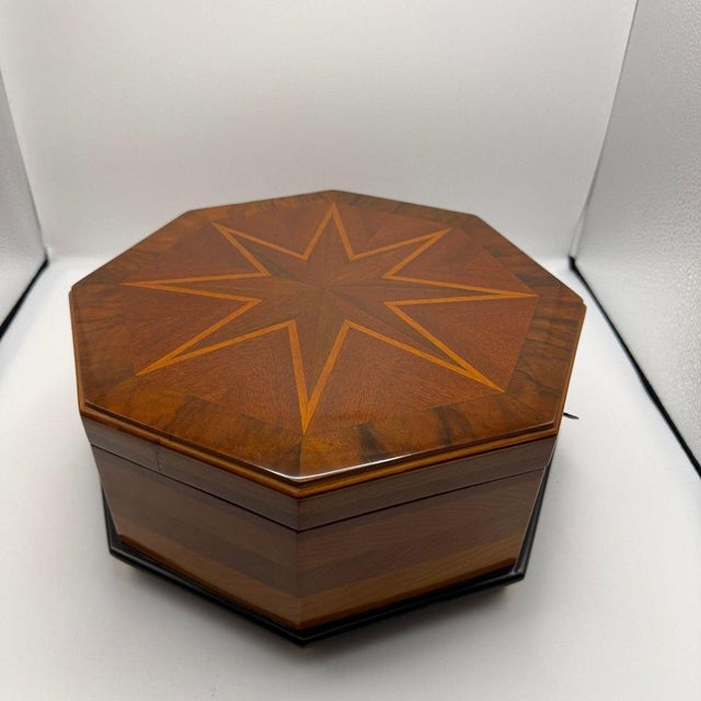 Bauhaus Octagonal Box in Ash, Walnut, Maple, Mahogany, and Velvet, Vienna, 1920s For Sale - Image 9 of 18