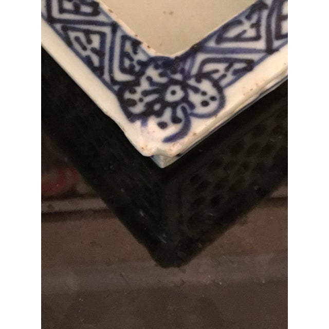 Chinese 19th Century Chinese Blue & White Reticulated Porcelain Narcissus Planter For Sale - Image 3 of 5