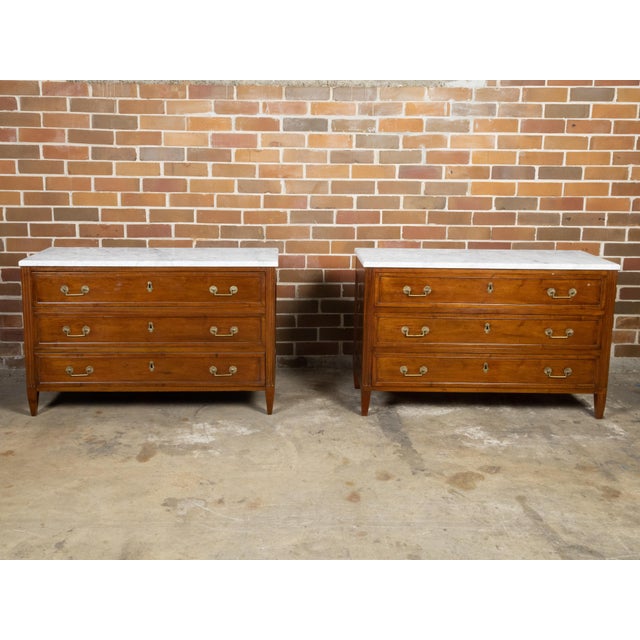 19th Century Pair of French 19th Century Three-Drawer Walnut Commodes with White Marble Tops For Sale - Image 5 of 12
