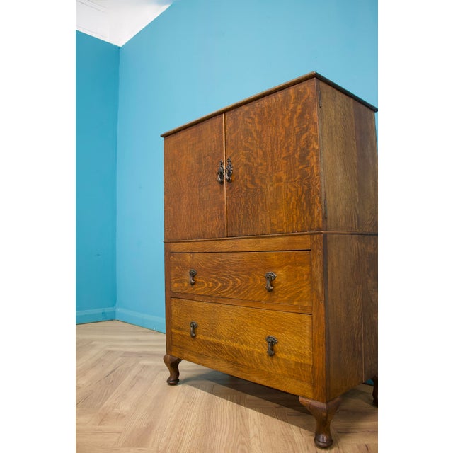 Mid-Century Modern Art Deco Oak Tallboy in the style of Heals, 1930s For Sale - Image 3 of 10