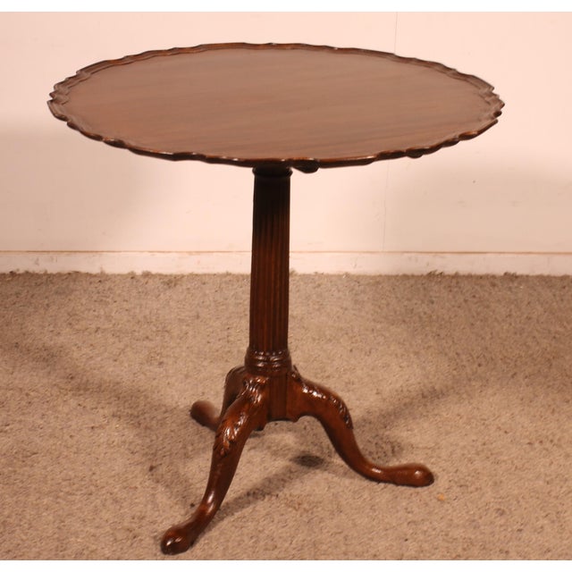 Elegant 19th-century English mahogany side table with a superb carved top Rare side table with a beautiful, single-piece...