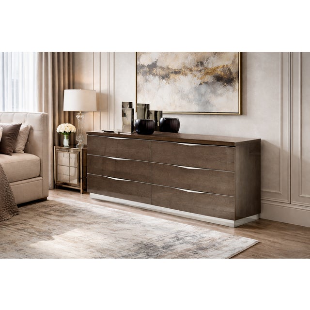 Modern Made in Italy 4-Piece Queen Bedroom Set – Solid Birch Wood For Sale - Image 3 of 4