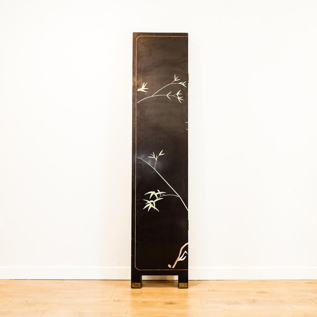 1960s Hollywood Regency Chinoiserie Black Lacquer & Gilt Four-Panel Room Divider For Sale - Image 14 of 15
