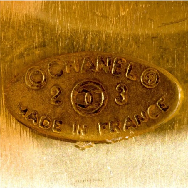 1980s Vintage Chanel Cuff Bracelet Gold-Plated With Gripoix Glass Stones For Sale - Image 5 of 5