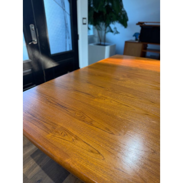 Danish Modern Teak Expanding Dining Table by Nordisk Furniture, Denmark – Self-Storing Leaves For Sale - Image 15 of 18