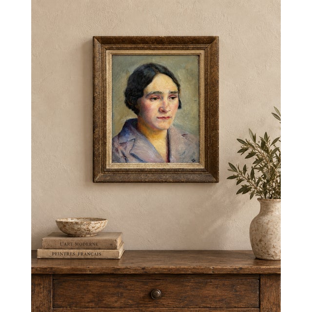 Original female portrait painted in oil on a wooden panel, dating from around the 1930s. The work is particularly striking...