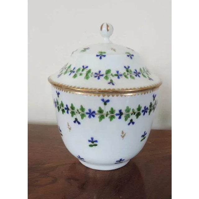 Traditional Early 19th Century French Empire Nast Old Paris Porcelain Cornflower Sprig Sucrier Sugar Bowl For Sale - Image 3 of 11