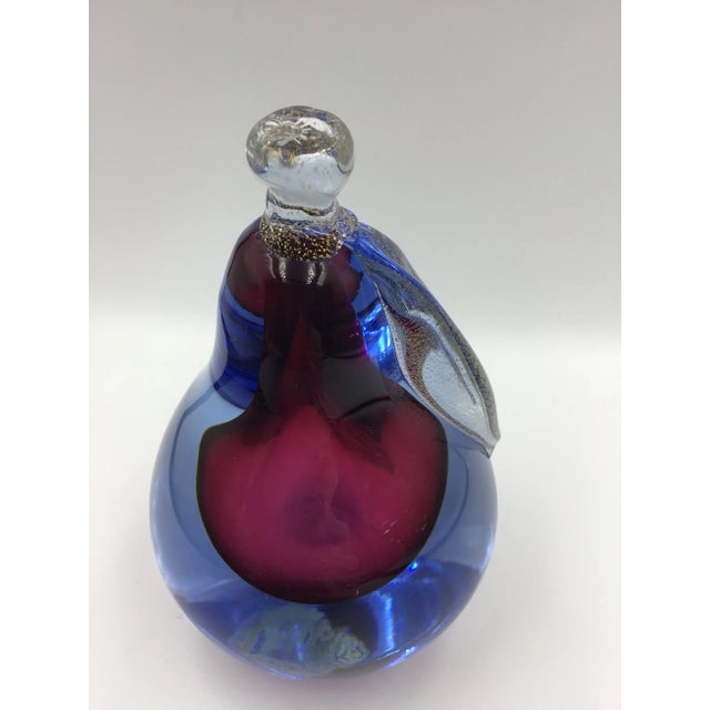 Alfredo Barbini Vintage 1960s Murano Glass Alfredo Barbini Sommerso Pear Paper Weight For Sale - Image 4 of 9