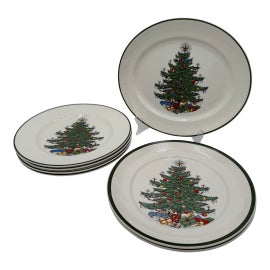 Example of Figurative Holiday Dinnerware