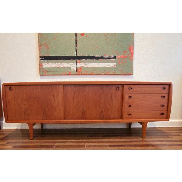 Long Sideboard in Teak with Drawers and Sliding Doors from H.P. Hansen, 1960s For Sale - Image 13 of 18