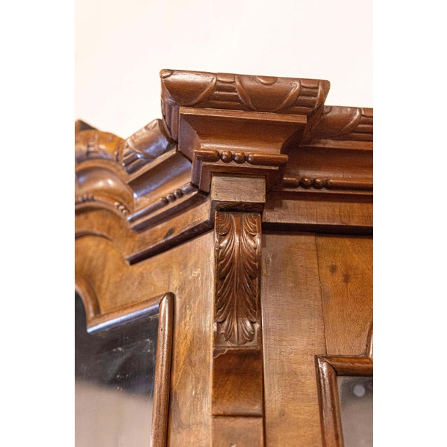 Dutch Rococo Revival 1890s Bombé Vitrine Display Cabinet with Carved Medallion For Sale - Image 11 of 11