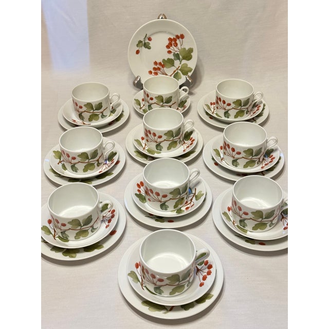 Ceramic 1980s Richard Ginori Red Currant Trios Cups, Saucers & Plates - Set of 10 For Sale - Image 7 of 13